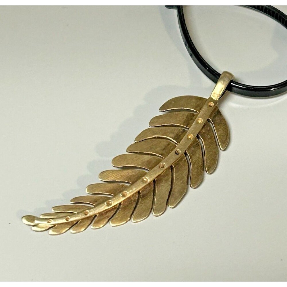 Stella & Dot Signature Leaf Charm Gold Matte